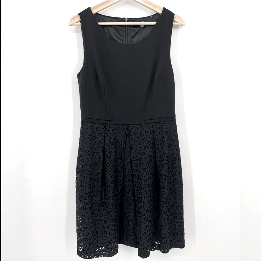 Tahari cocktail dressSleeveless A Line Black Dress Eyelet Lace Skirt Size 10